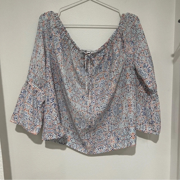 Cupcakes & Cashmere Off The Shoulder Top - Picture 2 of 6